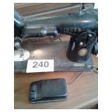 VTG SINGER SEWING MACHINE