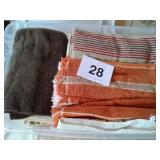 TOTE OF BATH TOWELS, DISH TOWELS, WASH CLOTHS