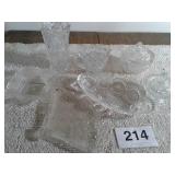 7 PIECES OF DECORATIVE GLASSWARE