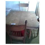NICE OAK ANTIQUE TABLE & 4 CHAIRS .42 X 42"....