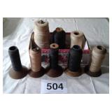 WOODEN SPOOLS WITH THREAD
