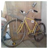 LADIES SCHWINN YELLOW BIKE WITH BASKET