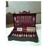 52 PC HOLMES & EDWARDS SILVERPLATE SILVERWARE SET