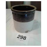 BROWN/WHITE STONE CROCK 8"