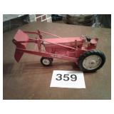 TRU-SCALE DIE CAST IRON TRACTOR WITH LOADER
