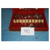 SILVERWARE SET