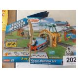 THOMAS THE TRAIN TRACK W/ENGINE