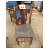 OAK CHAIR W/CUSHIONED SEAT