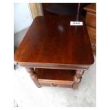 WOOD END TABLE W/DRAWER