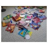 HOLIDAY/DECORATIVE FLAGS