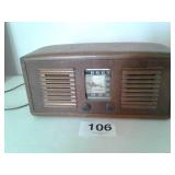 VINTAGE VICTOR RCA RADIO