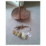 Rubber lizard wind-up doll tooth pillow and