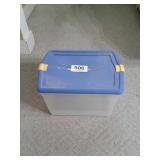 Rubbermaid locking lid tote