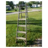 ALUMINUM LADDER