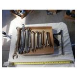 Miscellaneous wrench set and the chain  Wrench