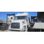 2013 Volvo VNL 4V4NC9EH8DN564749 Runs & Drives
