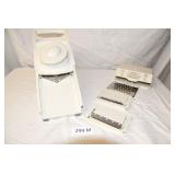 Pampered Chef Slicer with 4 Blades