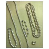 Costume Pearl Necklaces & Bracelets