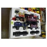 CONTEMPORARY 5 CAR TRAIN SET WITH TRACK