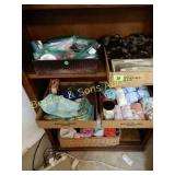 GROUP OF ASSORTED SEWING SUPPLIES AND LINENS.