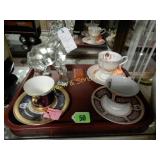 TRAY OF ASSORTED DECORATIVE ITEMS INCLUDING