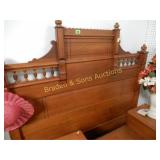 CONTEMPORARY QUEEN SIZE BED.