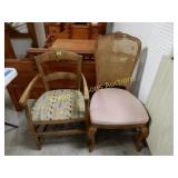 GROUP OF 2 VINTAGE DINING CHAIRS.