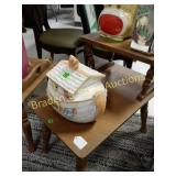 GROUP OF 2 VINTAGE END TABLES.