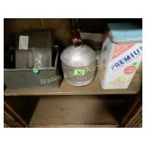 GROUP OF ASSORTED VINTAGE COLLECTIBLES.