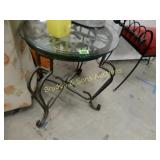 CONTEMPORARY 20" ROUND GLASSTOP ENDTABLE.