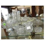 GROUP OF ASSORTED GLASS AND CRYSTAL COLLECTIBLES.