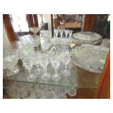 GROUP OF ASSORTED GLASS AND CRYSTAL COLLECTIBLES.