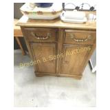 CONTEMPORARY END TABLE.