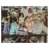 GROUP OF 8 CONTEMPORARY AND VINTAGE DOLLS.