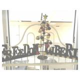 GROUP OF ASSORTED 4TH OF JULY DECORATIONS.