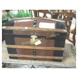 ANTIQUE SALESMEN SAMPLE STEAMER TRUNK GIVEN