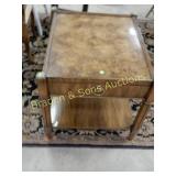 CONTEMPORARY END TABLE.