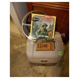 VINTAGE 8MM MOVIE PROJECTOR INCLUDING SARGENT