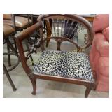 VINTAGE VICTORIAN STYLE CHAIR