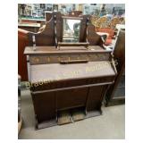 ANTIQUE REED ORGAN
