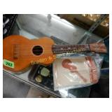 VINTAGE SING & STRUM UKULELE