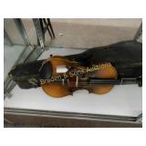 VINTAGE VIOLIN WITH CARRYING CASE