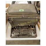 VINTAGE UNDERWOOD TYPEWRITER