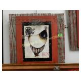 GROUP OF 2 WALL DECORATIONS