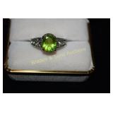 LADIES STERLING SILVER AND AMETHYST RING.