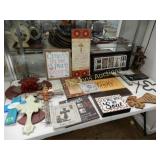 GROUP OF ASSTD WALL DECORATIONS