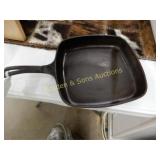 VINTAGE WAGNER WARE  SQUARE SKILLET CAT#1218