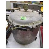 MONTGOMERY VINTAGE PRESSURE COOKER