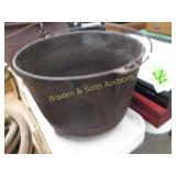 VINTAGE ONE GAL. CAST IRON KETTLE