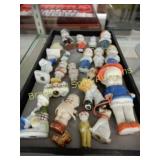 TRAY OF ASSORTED CHINA FIGURINES